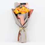 ورد اصفر مغلف بلون الغروب Yellow flowers wrapped in the color of sunset